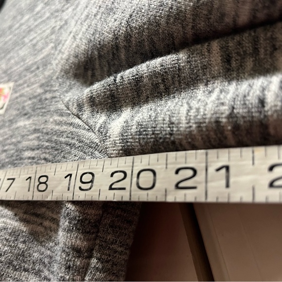 Pink VS sweatshirt with hoodie - Picture 6 of 12